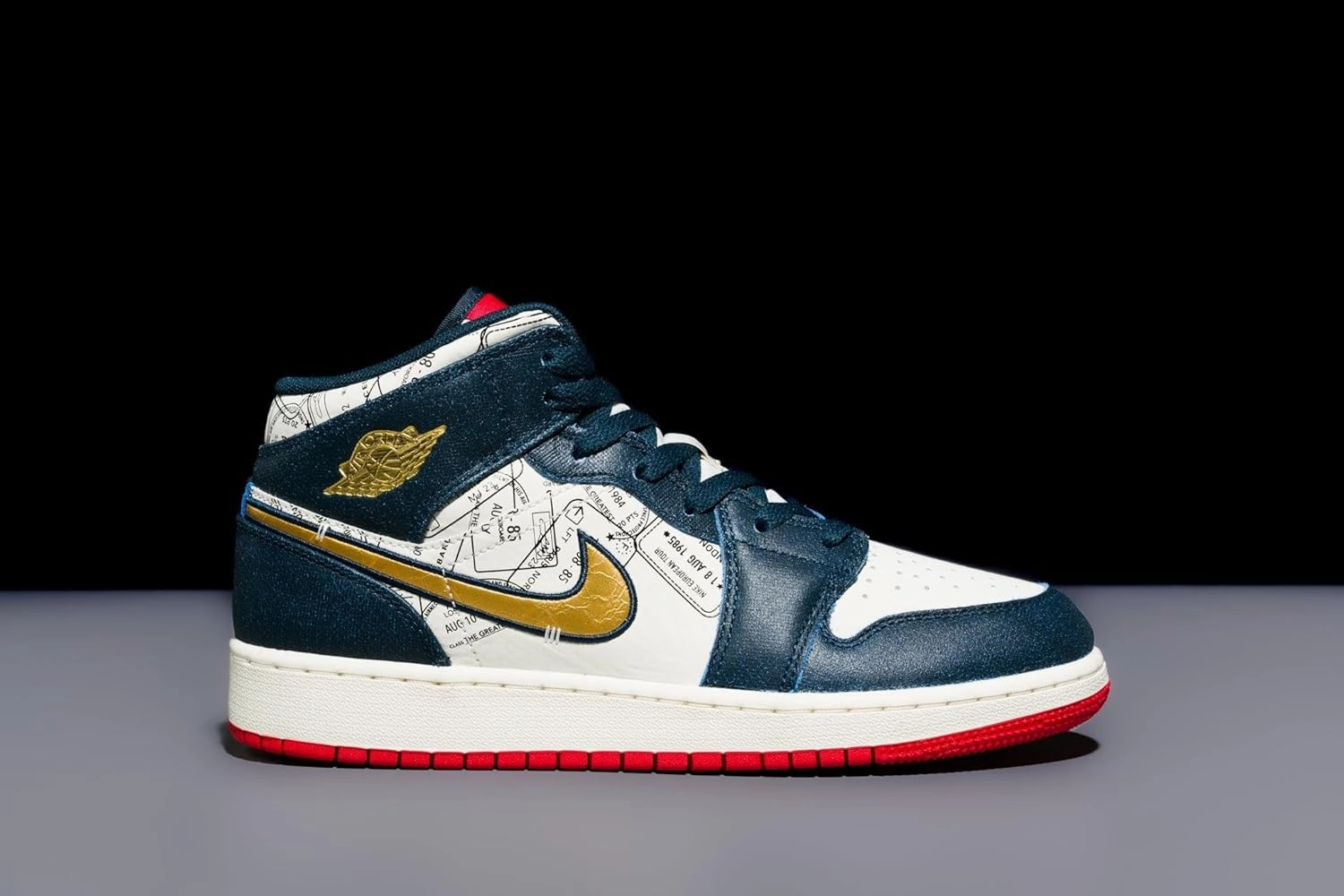 Air Jordan 1 Mid SE Big Kids' Shoes (Armory Navy/Pale Ivory/Sport RED/Metallic Gold)