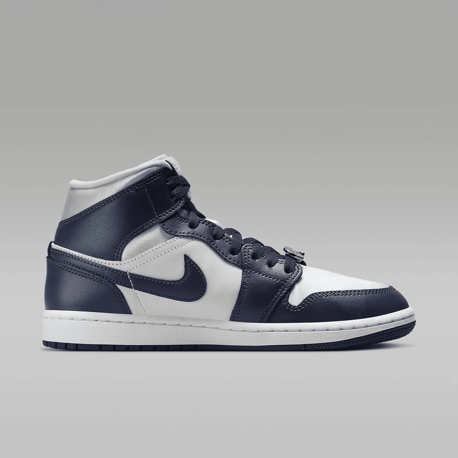 Air Jordan 1 Mid SE Women's Shoes (FZ8777-044, Football Grey/White/Gym Red/Midnight Navy)