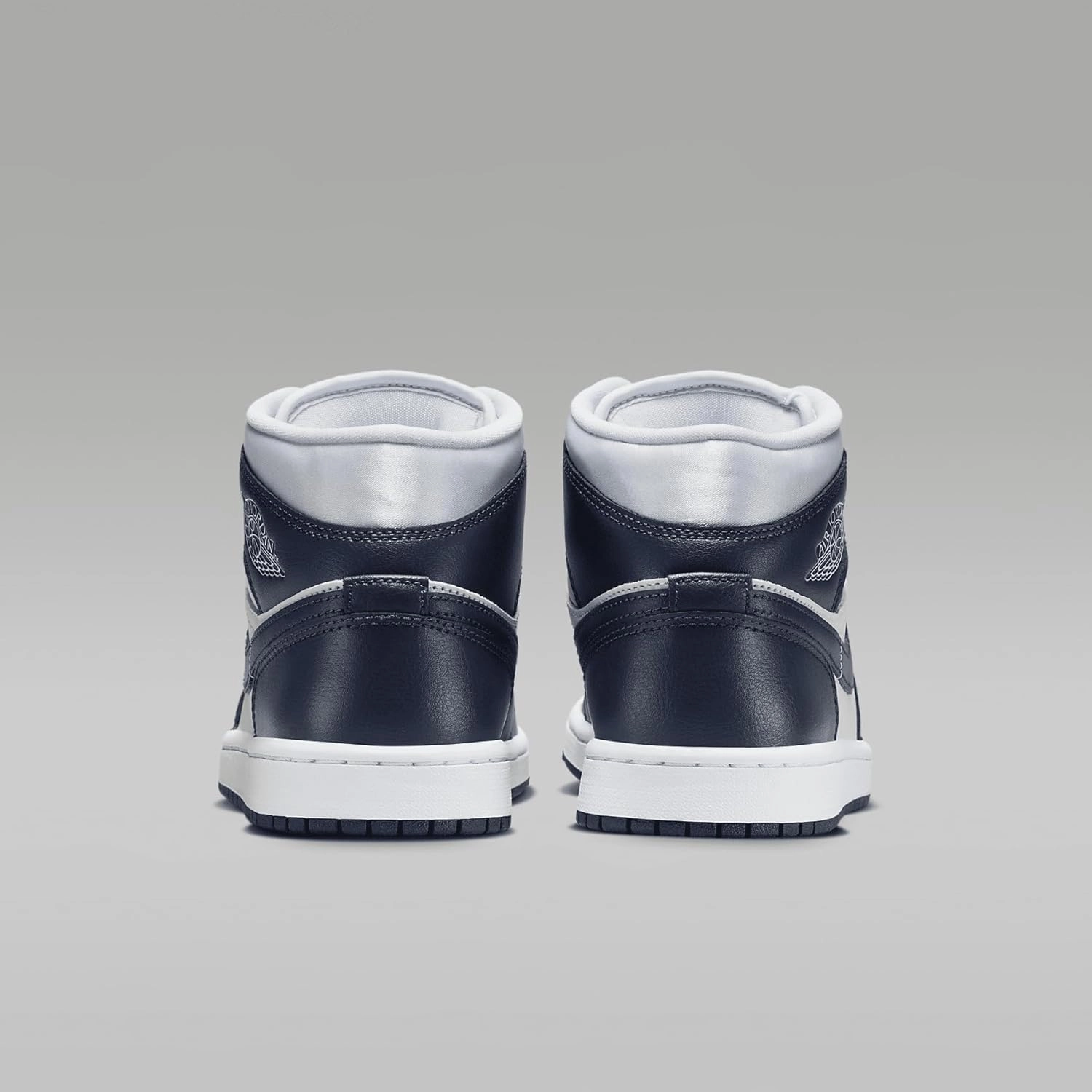 Air Jordan 1 Mid SE Women's Shoes (FZ8777-044, Football Grey/White/Gym Red/Midnight Navy)