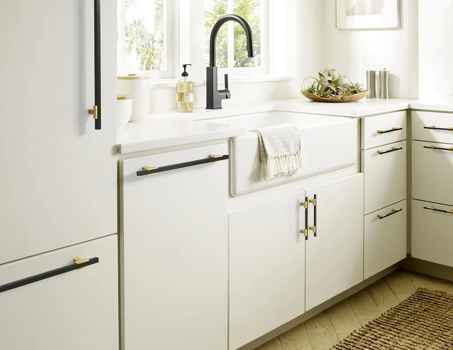 Amerock Urbanite 5-1/16 inch (128mm) Center-to-Center Champagne Bronze/Matte Black Cabinet Pull, BP778128CZMB