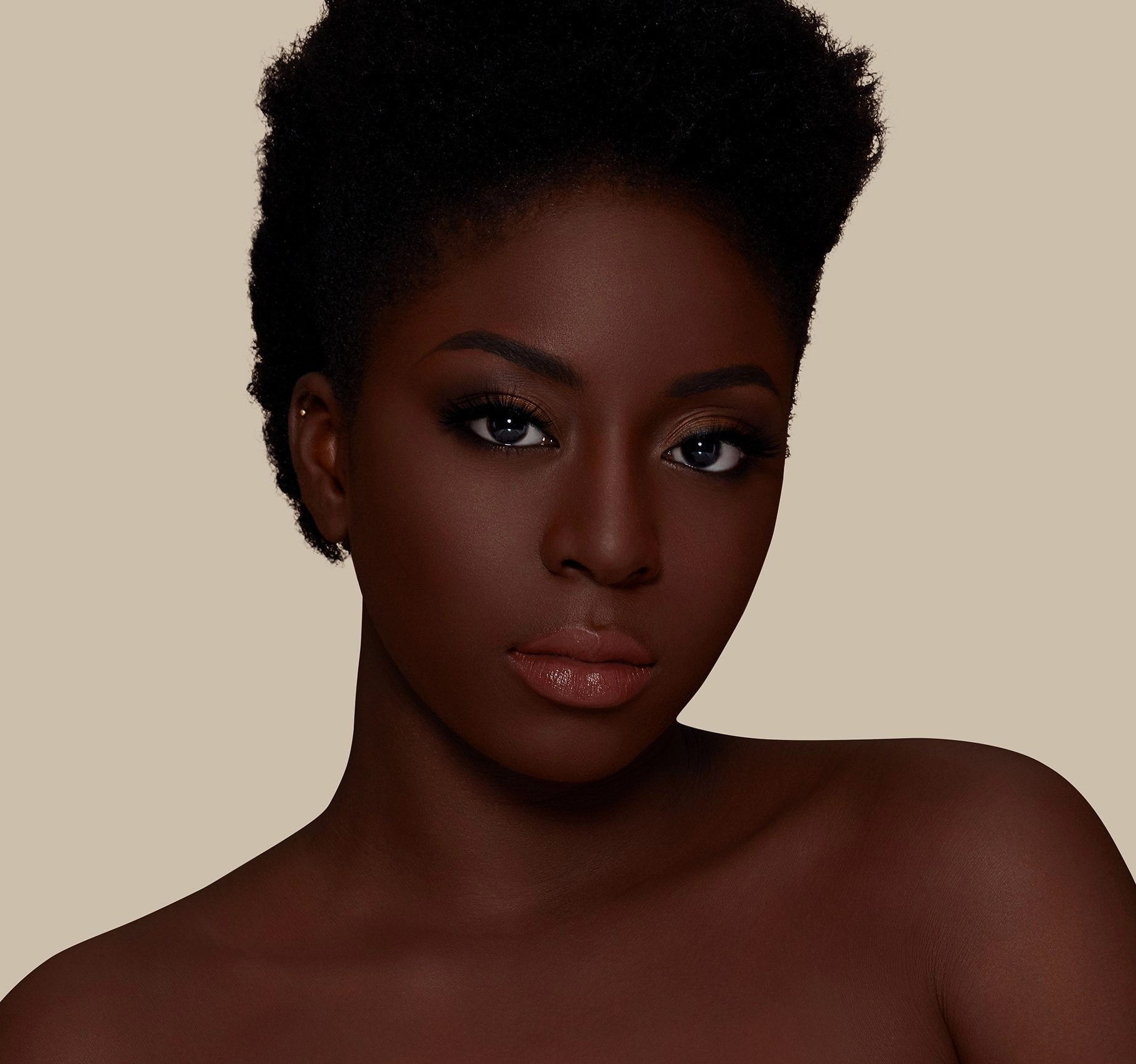 F5.70 - FLUIDITY Knowledgeable staff FOUNDATION Exclusive selection FULL-COVERAGE