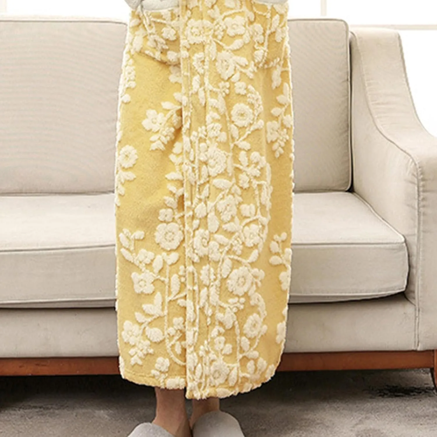 Floral Jacquard Plush Robe for Women Luxury Fuzzy Fleece Long Bathrobe Winter Warm Soft Belted Housecoat with Pocket