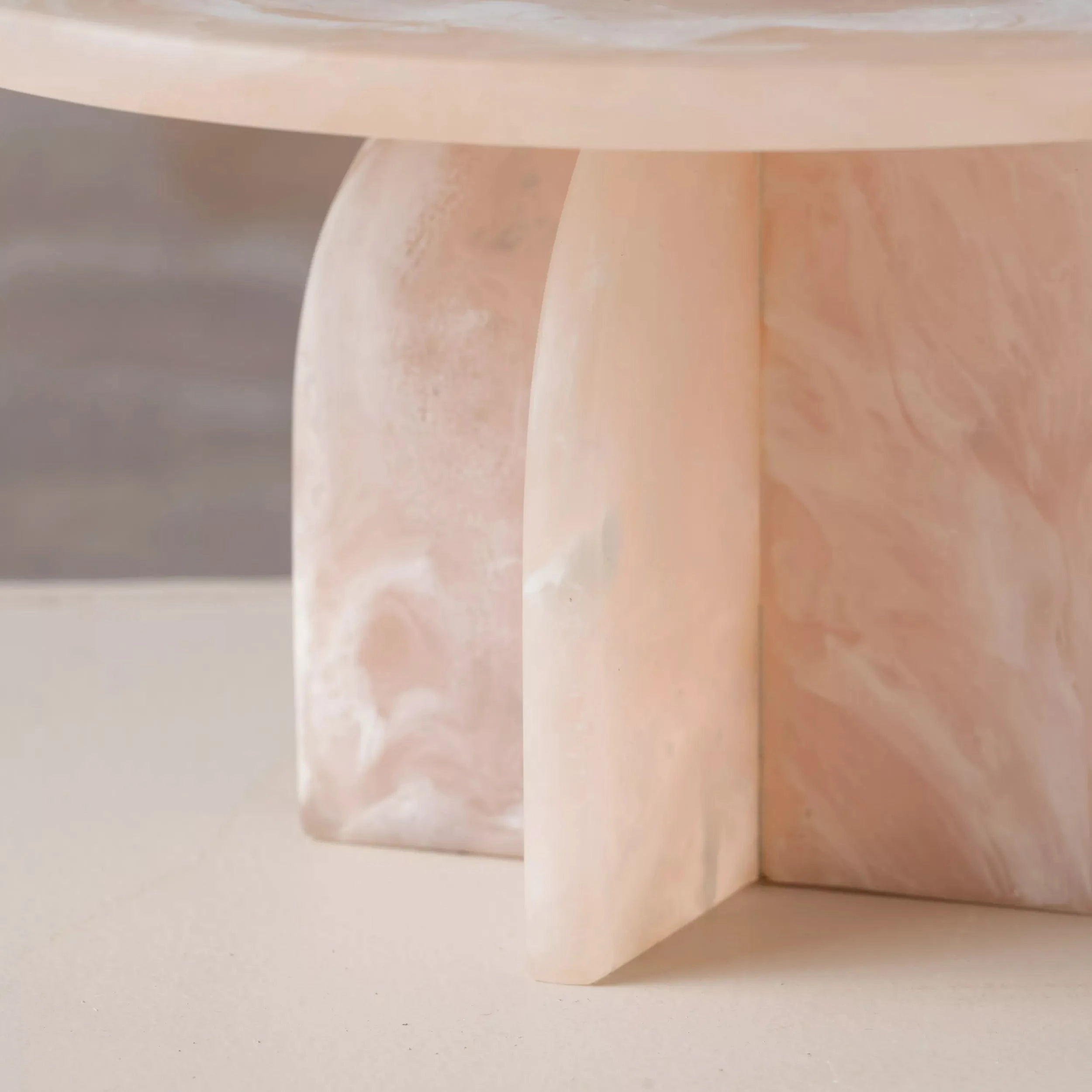 Flow Resin Cake Stand - Peach Blush