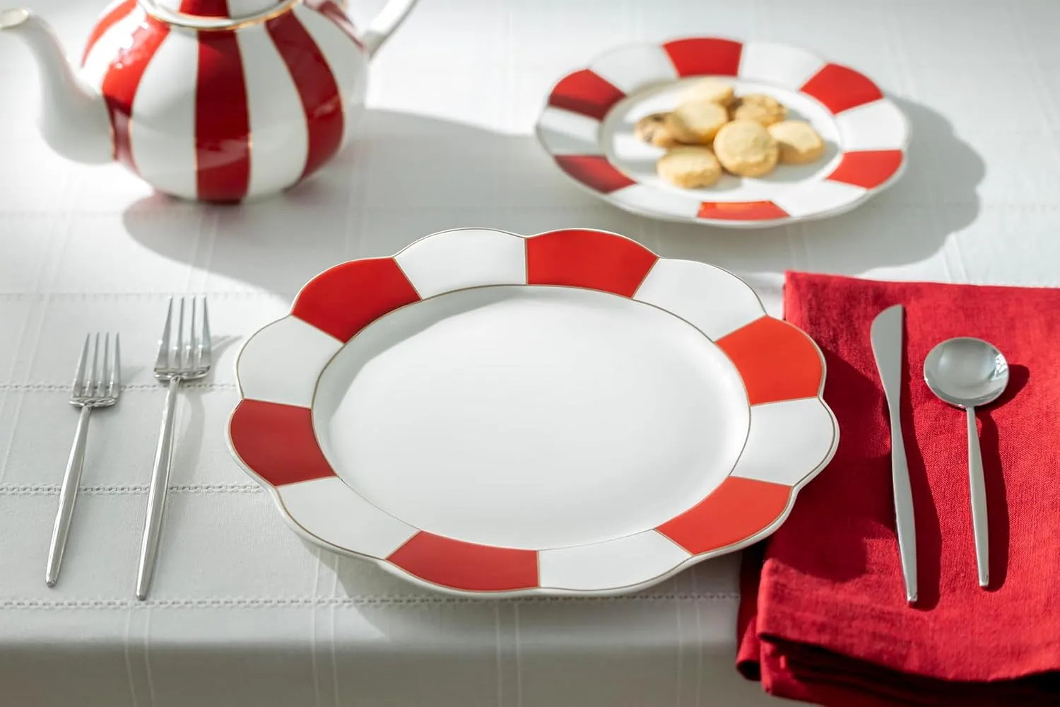 Grace Teaware Red Gold Scallop Fine Porcelain Plate Set of 1, One plate (11-inch Dinner Plate)
