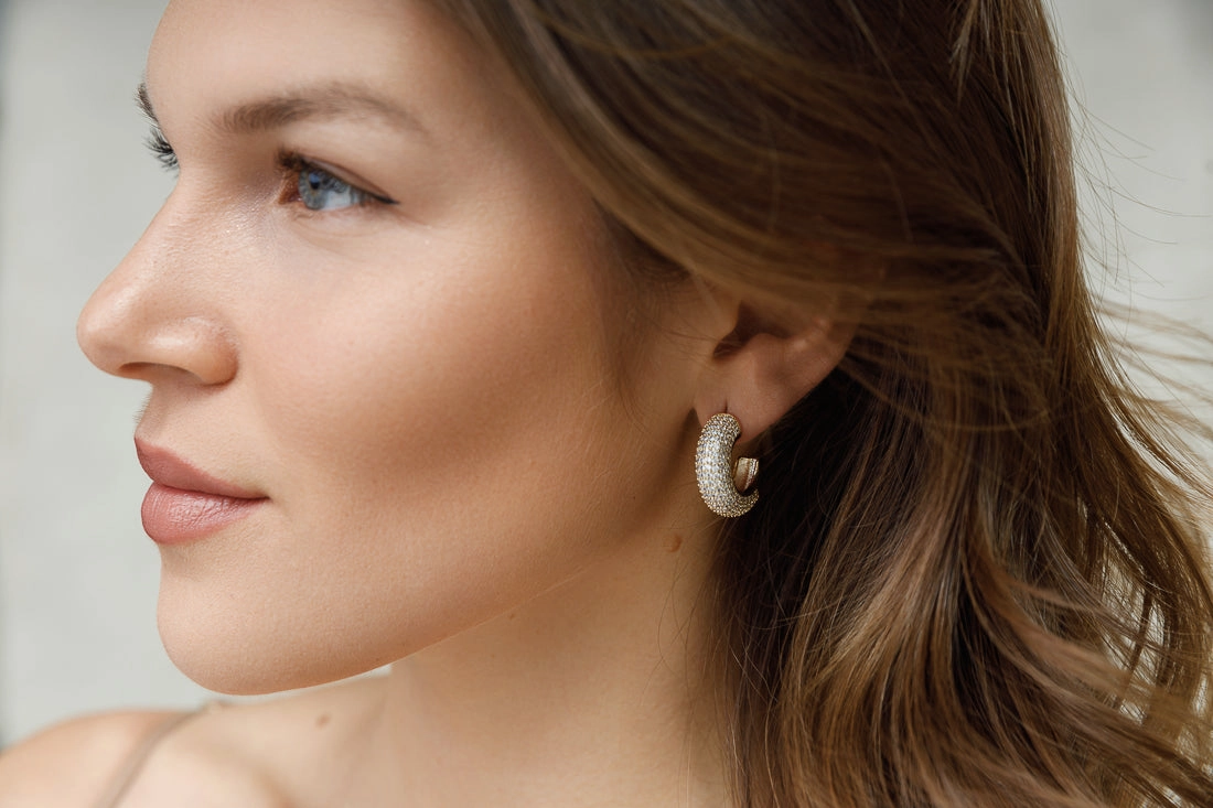 HALF HOOP PAVE BOLD EARRINGS