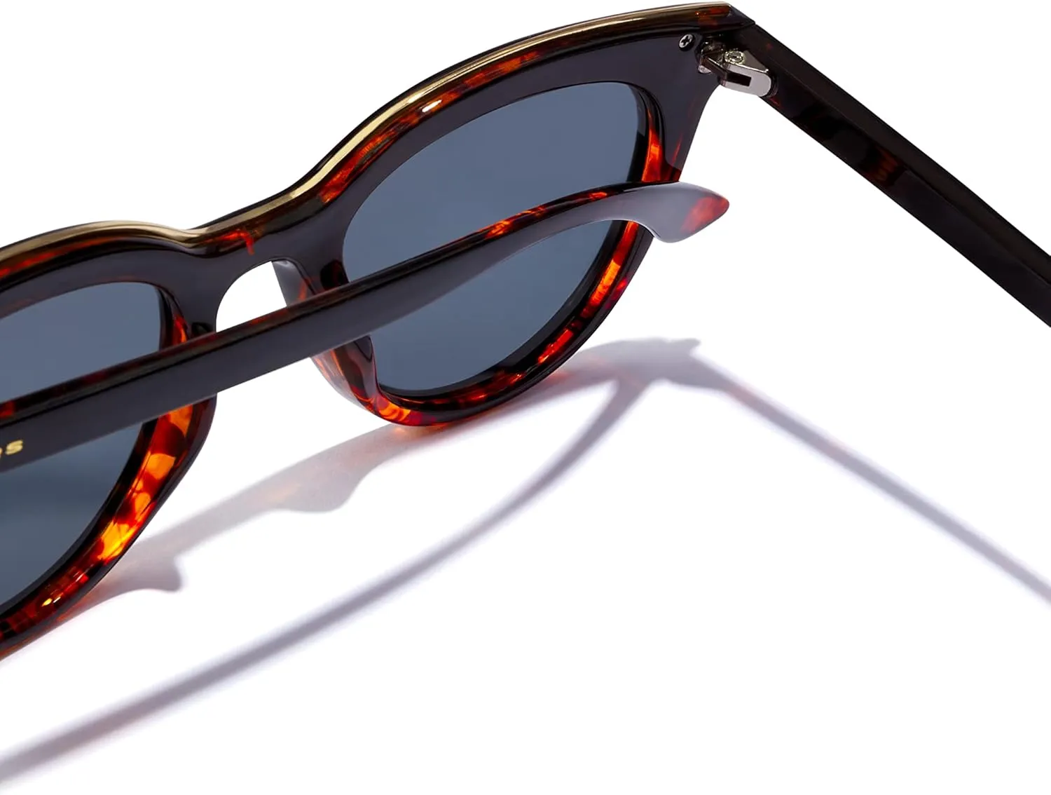 Hawkers Bella - Polarized Sunglasses Men and Women - Sunglasses Womens and Mens - Trendy Sunglasses - 100% UV400 Protection