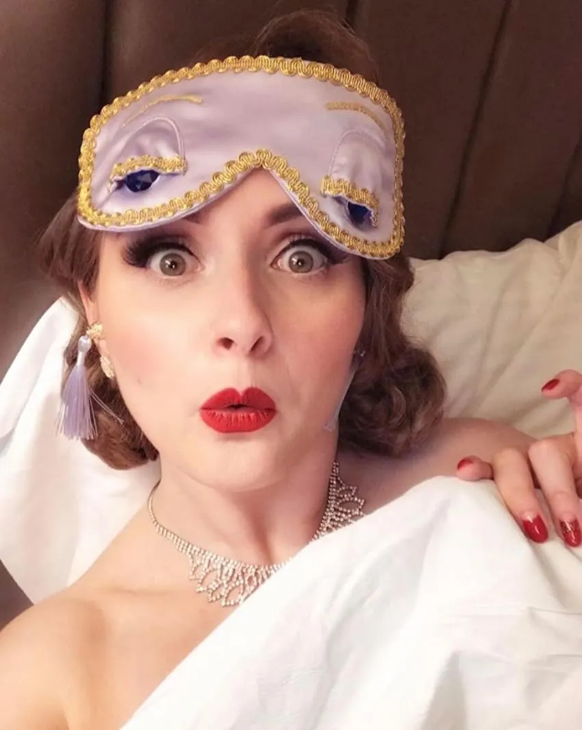 Holly's Dream Set: Audrey-Inspired Eye Mask and Earplug Collection (Dusty Rose)