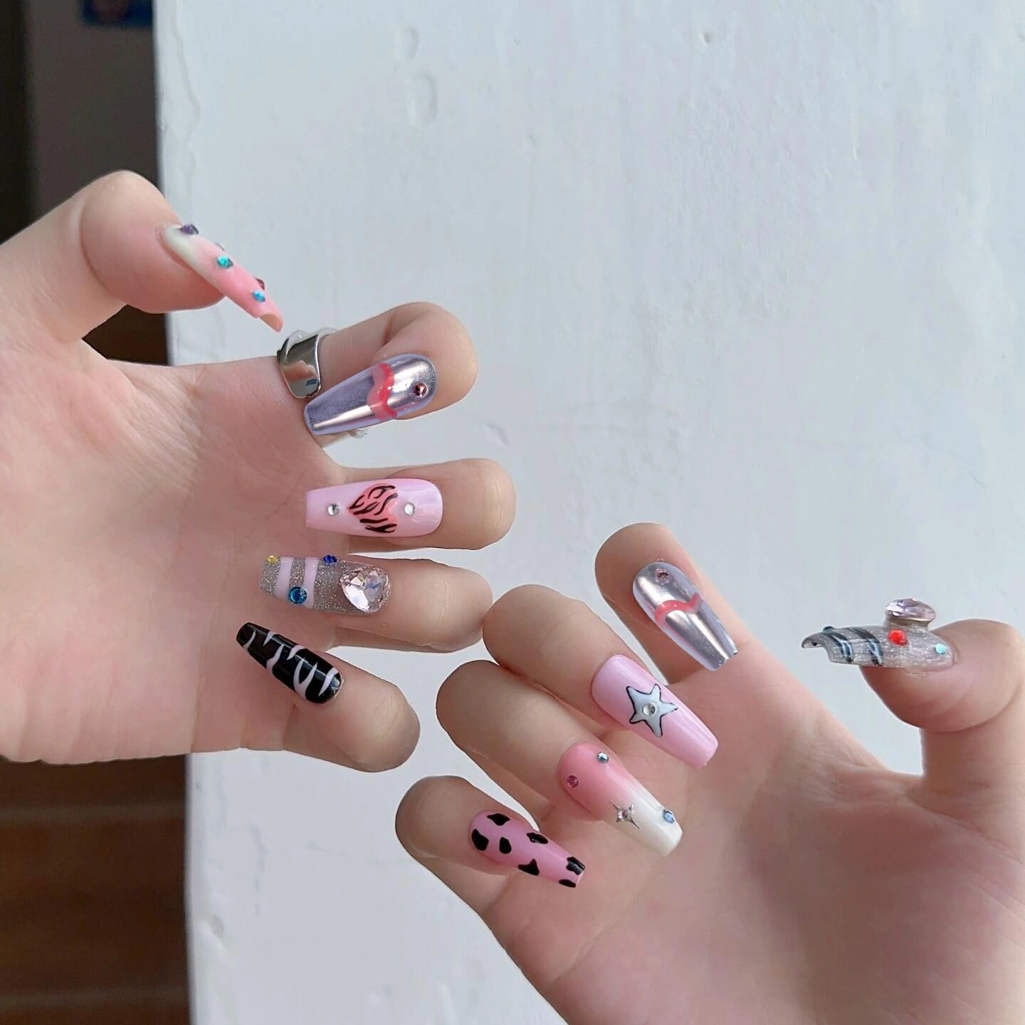 Nails Handmade Press-On Medium Long Coffin Ballerina with Pink Metallic Silver Color Y2k Graffiti 3D Design Charm Cute False Nail Tips 10 Pcs, Size M