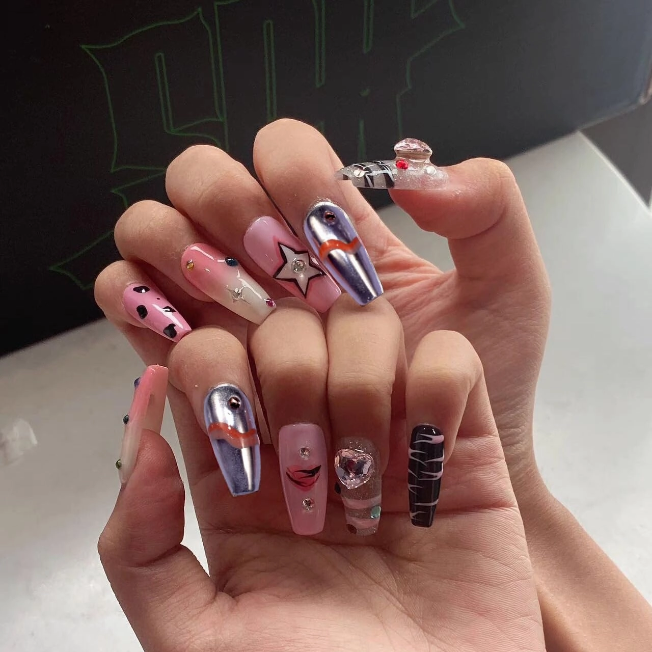 Nails Handmade Press-On Medium Long Coffin Ballerina with Pink Metallic Silver Color Y2k Graffiti 3D Design Charm Cute False Nail Tips 10 Pcs, Size M