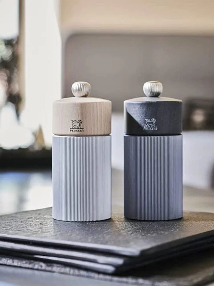 Peugeot Line Carbone Pepper Mill 18 cm - 7in