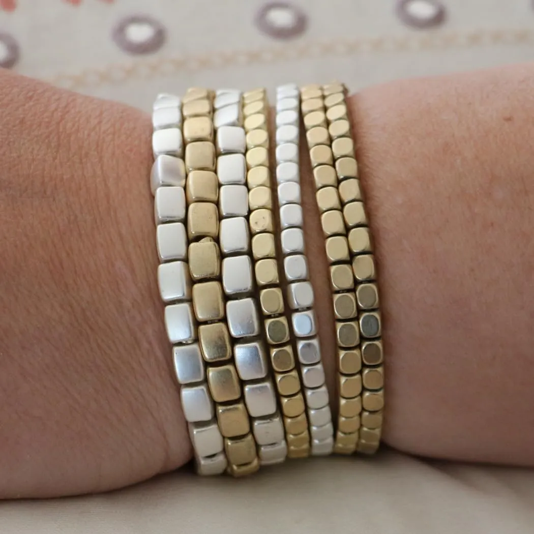 Rosemarie Collections Chunky Nugget Multi-Strand Bracelet Beads - Silver & Gold Bracelets Stack for Casual & Formal Wear - Stylish Gold Beaded Bracelets for Women (Set of 7)
