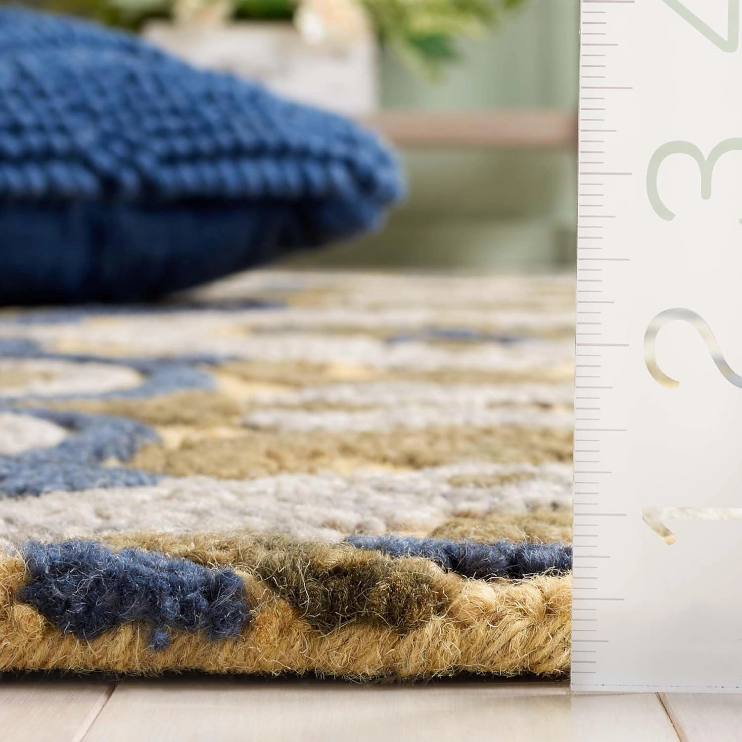 SAFAVIEH Blossom Collection Area Rug - 4' x 6', Gold & Blue, Floral Design, Handmade Wool, Ideal for The Living Room, Bedroom, Dining Room (BLM422D-4)