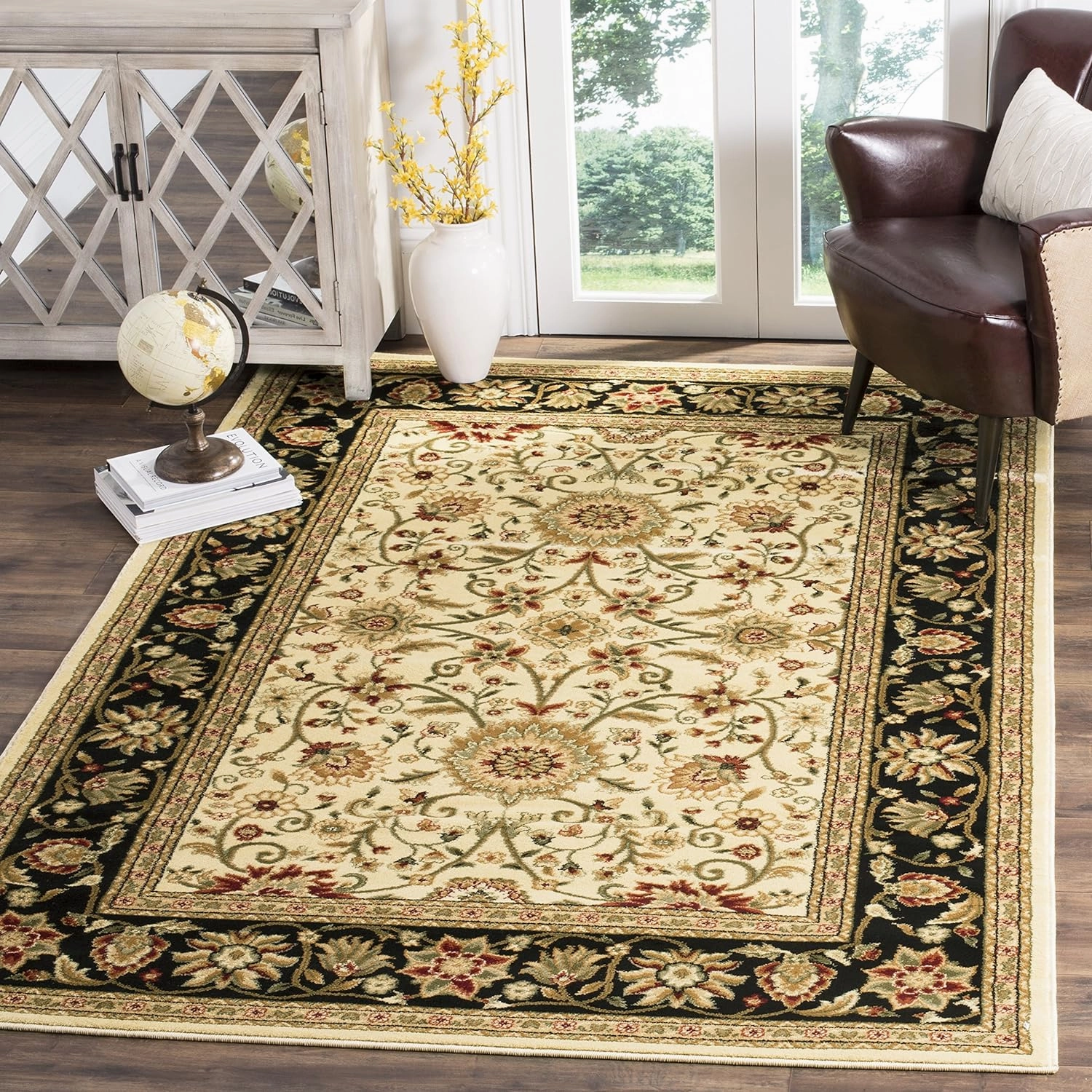 SAFAVIEH Lyndhurst Collection Area Rug - 5'3" x 7'6", Ivory & Black, Traditional Oriental Design, Non-Shedding & Easy Care, Ideal for High Traffic Areas in Living Room, Bedroom (LNH212B)