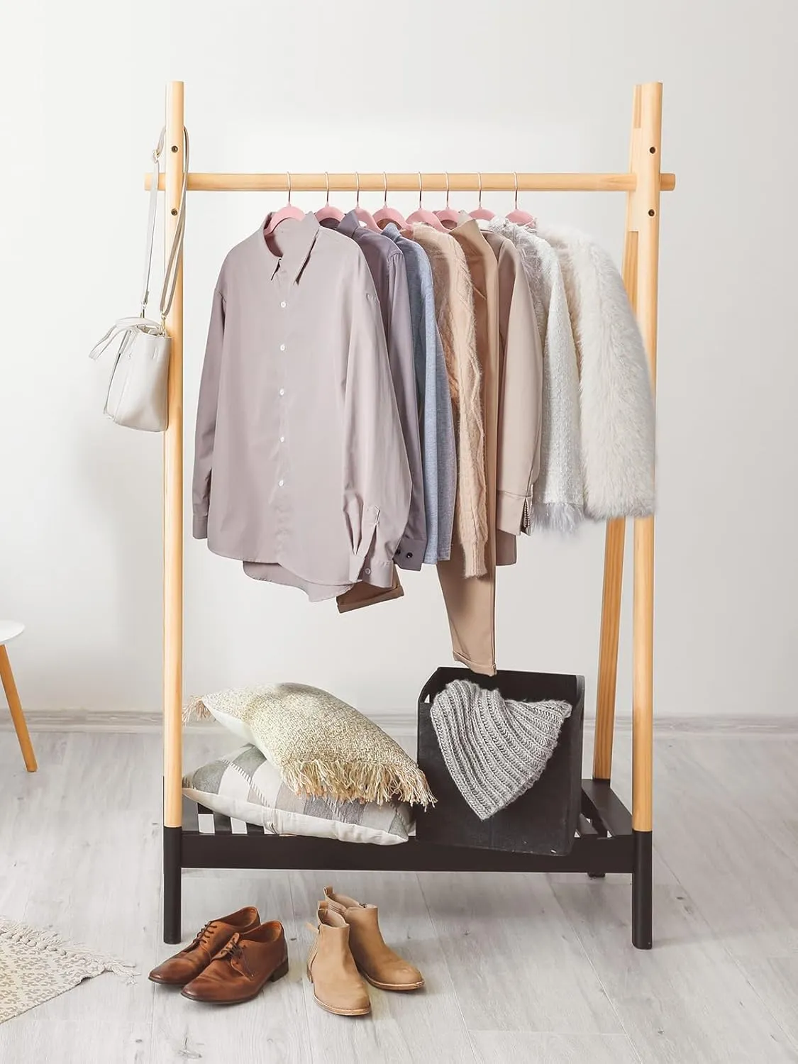 Smartor Pink Velvet Hangers - 50 Pack, Felt Hangers Non Slip Rose Gold Velvet Hangers, Heavy Duty Felt Hanger Flocked Hangers as Coat Hangers, Suit Hangers - Heavy Duty Clothes Hangers Velvet - Pink