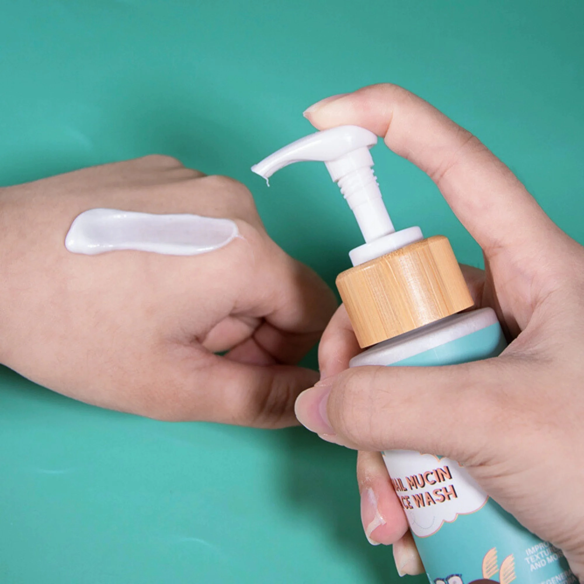 Snail Essence Hydrating Cleanser