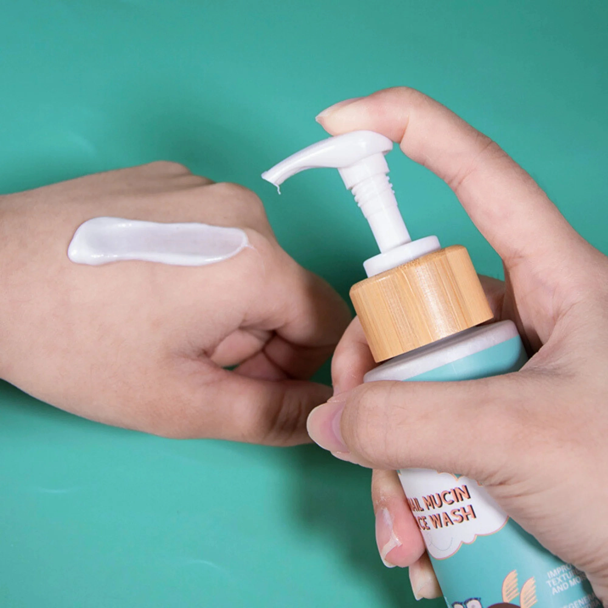 Snail Essence Hydrating Cleanser