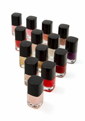 Tahari Classic Colors 14-Piece Nail Elegance Nail Polish Set (Each Bottle: 0.25 fl oz) in a Pink Gift Box