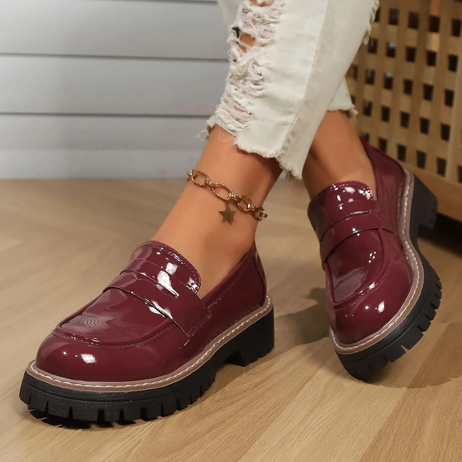Women's Slip On Casual Shoes Comfortable Flat Walking Footwear for Daily Wear Versatile Outfits All Seasons